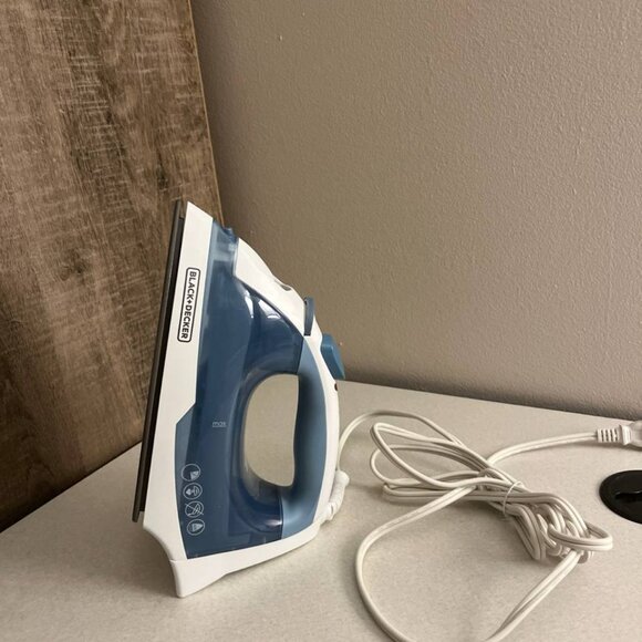 Black Decker Iron - Picture 4 of 4